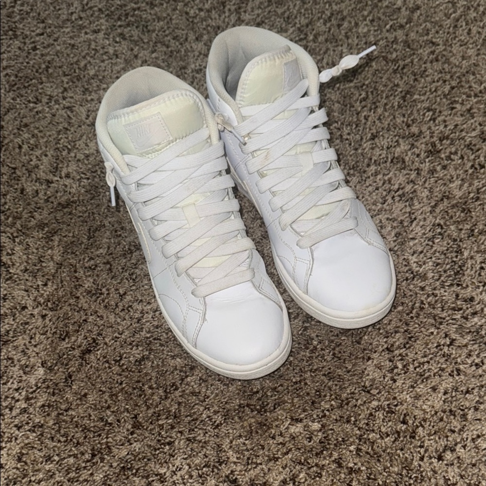 Nike Court
Royale 2
Mid